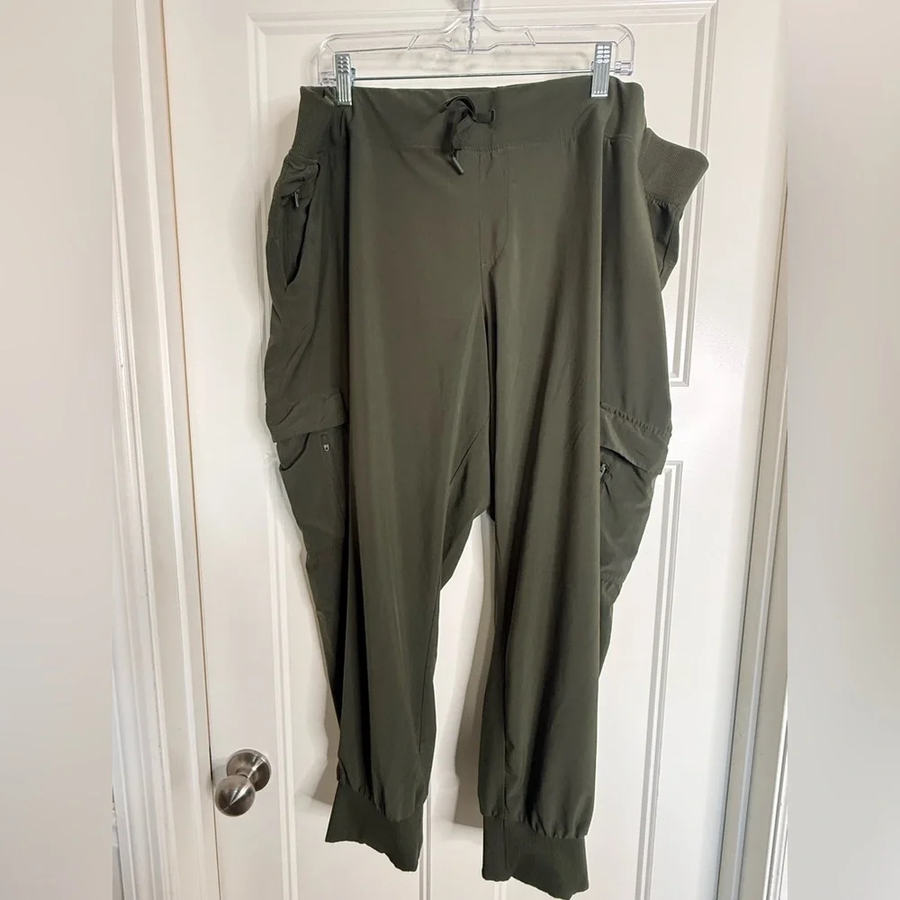 Women’s All in Motion Joggers/ taper pants Bundle Grey, Olive, & Black, 3X - Picture 10 of 15